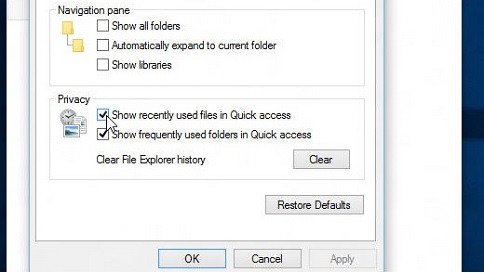 File Explorer Options with the Privacy check boxes for recently used files and frequently used folders in Quick access selected